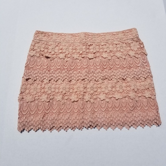 American Eagle Outfitters Dresses & Skirts - American Eagle Pink Lace/Crochet Miniskirt Size 6
